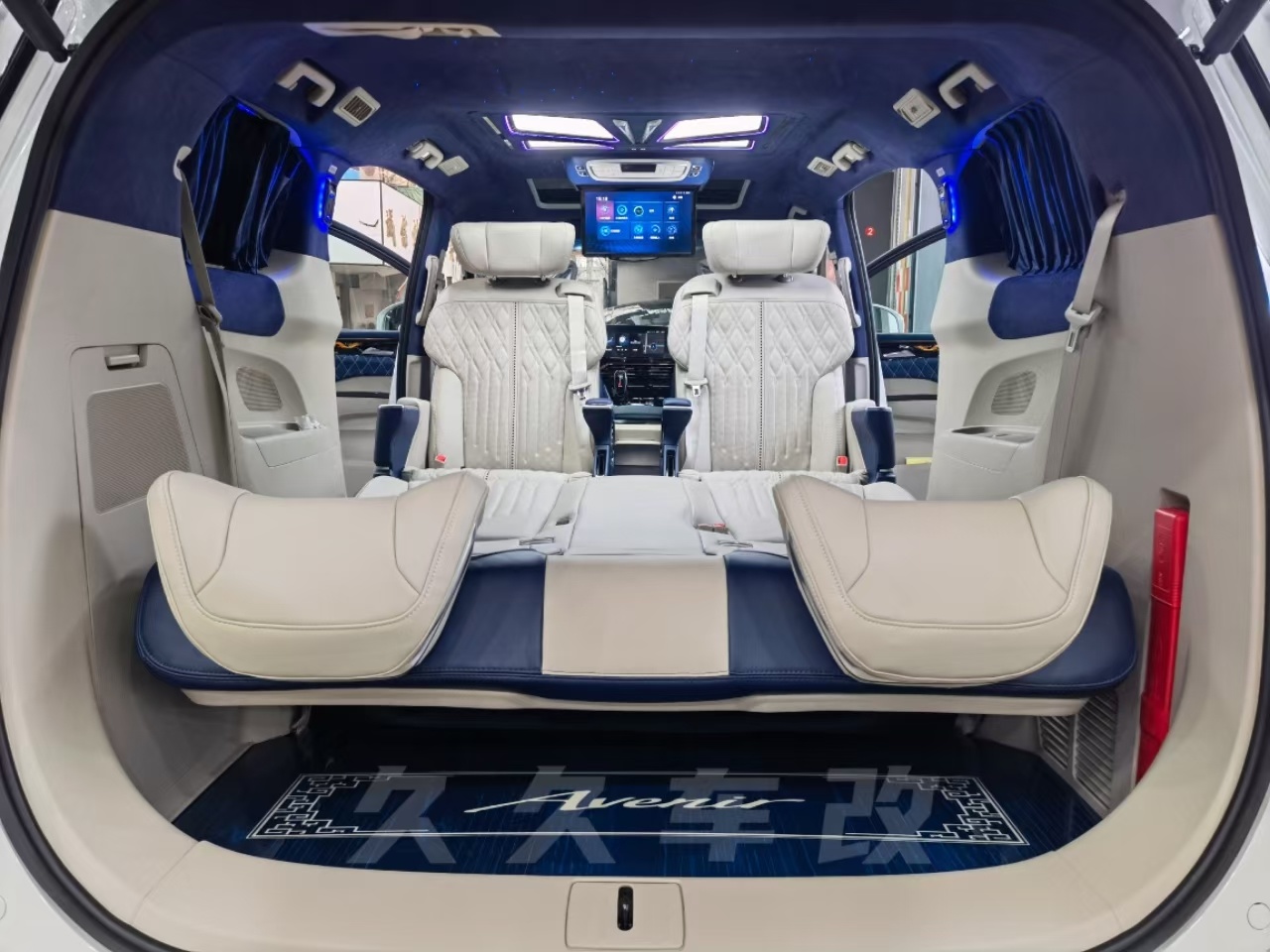 别克GL8，事 (shì) (shì)業型與居家型男人的選擇，帝王藍改裝風格驚豔你！