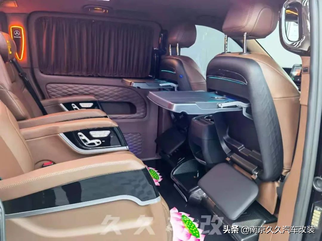 30萬的奔馳威霆大面 (miàn) (miàn)包,如何改出百萬豪車的感覺?