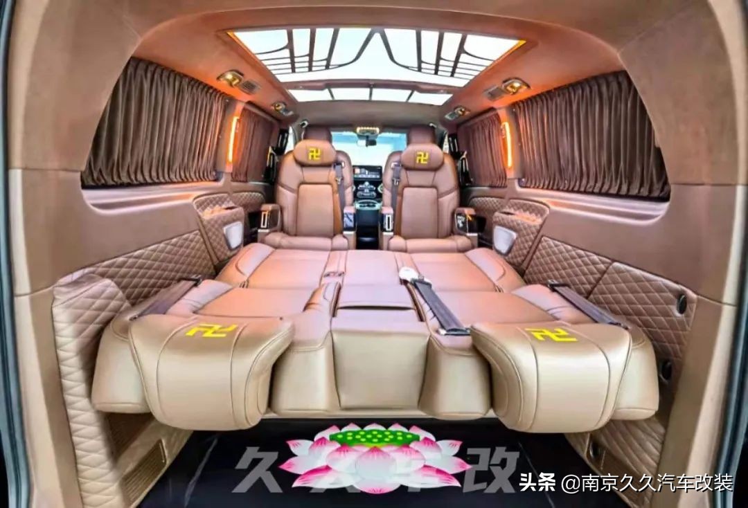 30萬的奔馳威霆大面 (miàn) (miàn)包,如何改出百萬豪車的感覺?
