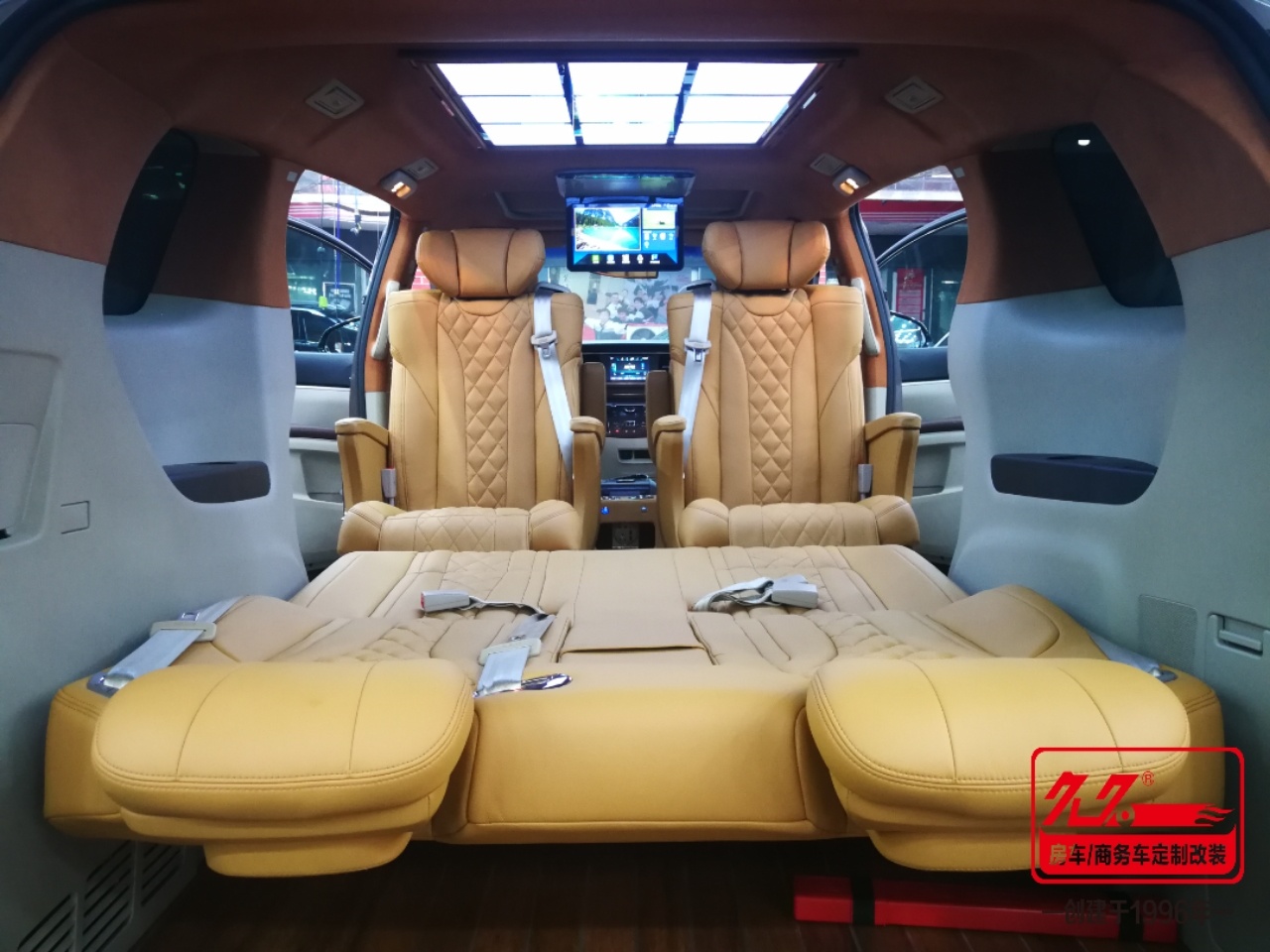 GL8這樣 (yàng)改，可 (kě)坐可 (kě)躺可 (kě)娛樂，假期出行全靠它！