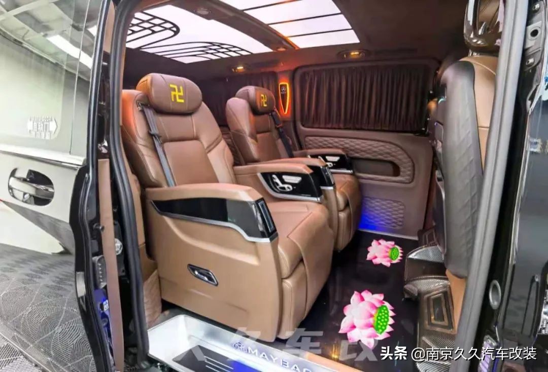 30萬的奔馳威霆大面 (miàn) (miàn)包,如何改出百萬豪車的感覺?